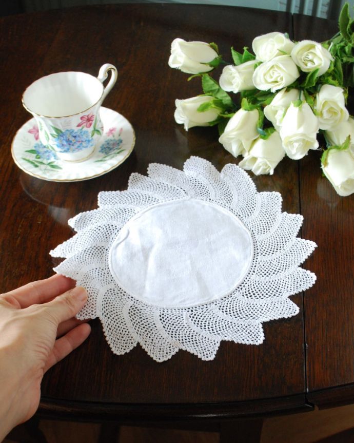 アンティーク雑貨 ドイリー コンディションの良いものだけを選びましたアンティークなので、多少の汚れやシミがある場合がありますが、キレイなものだけを選んできました。(m-4067-z)