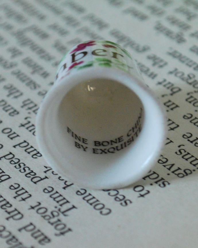 アンティーク 陶磁器の雑貨 アンティーク雑貨 イギリスで見つけたアンティーク マンスリーシンブル(December)。キレイなものだけを買い付けていますアンティークは新品ではなので多少のキズ・汚れがある場合がありますが、キレイなもを買い付けてきました。(m-4075-z)