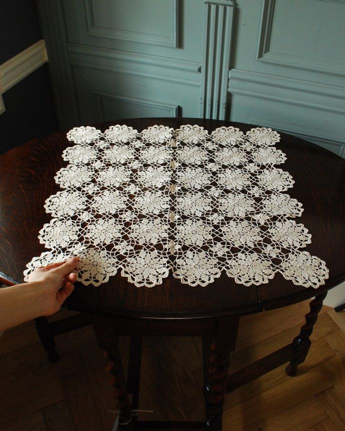 アンティーク雑貨　ハンドメイドマット　キレイなものを選んできました新品ではないので多少の汚れやシミがある場合がありますが、いいものを選んできました。(m-4103-z)