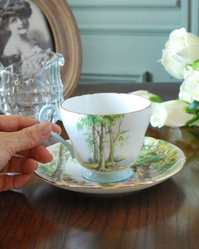 シェ―リー窯　アンティーク雑貨　シェリー窯のアンティーク陶磁器、リッチモンドシェイプのカップ＆ソーサー（ウッドランド）。お茶の時間をもっと優雅に･･･眺めているだけじゃもったいないので、実用的に使って下さい。(m-4106-z)
