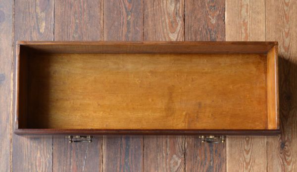 アンティークのキャビネット　アンティーク家具　アンティークの英国家具、ステンドグラス扉のスタッキングブックケース。一番下に大きな引き出しが１杯付いています。(m-411-f)