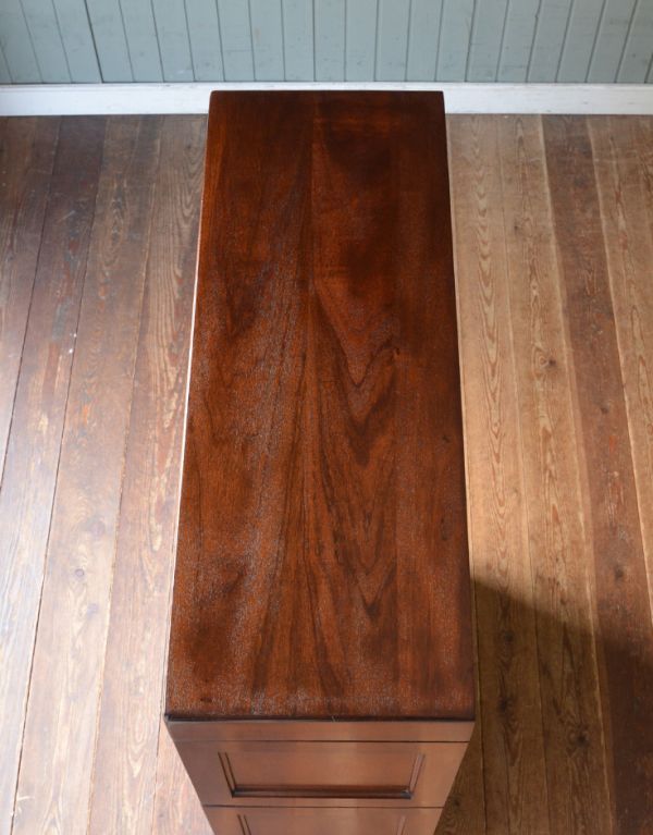 アンティークのキャビネット　アンティーク家具　アンティークの英国家具、ステンドグラス扉のスタッキングブックケース。天板の塗装もキレイに仕上げました。(m-411-f)