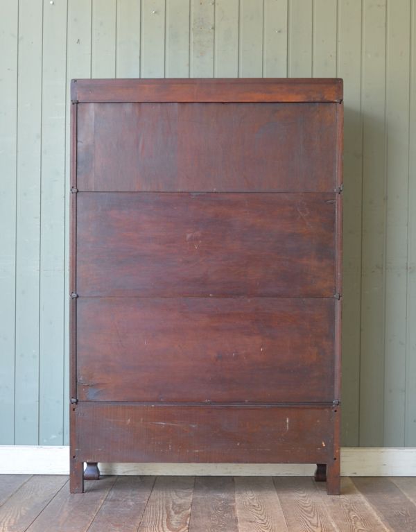 アンティークのキャビネット　アンティーク家具　アンティークの英国家具、ステンドグラス扉のスタッキングブックケース。しっかりメンテナンスしてあるので、裏側もキレイな状態です。(m-411-f)