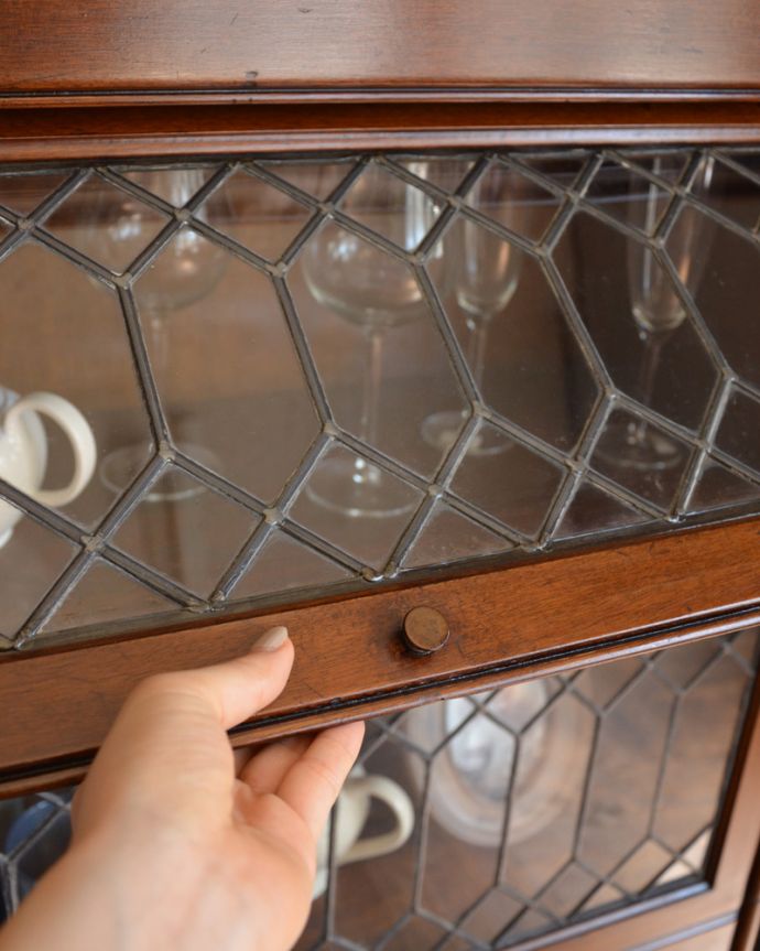 アンティークのキャビネット　アンティーク家具　アンティークの英国家具、ステンドグラス扉のスタッキングブックケース。ガラスも当時のもの。(m-411-f)