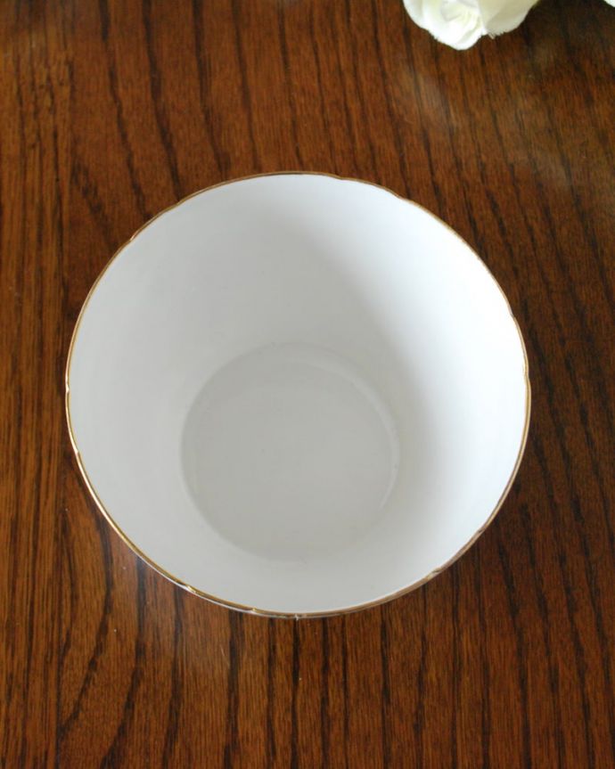 シェ―リー窯　アンティーク雑貨　シェリー窯のアンティーク陶磁器、リッチモンドシェイプのシュガーボウル（ウッドランド） 。上からのぞいてみると･･･アンティークのため、多少の欠け・傷がある場合がありますが、使用上問題がないものだけを選んできたので、ご了承下さい。(m-4110-z)