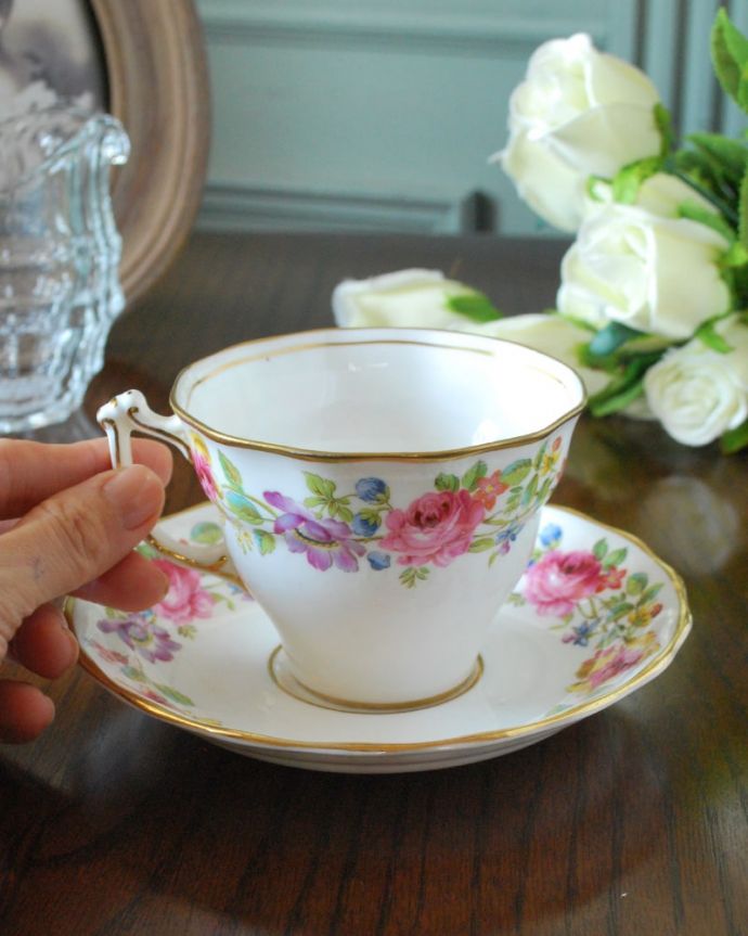 【m-4113-z】 アンティーク カップ&ソーサー。お茶の時間をもっと優雅に・・・眺めているだけじゃもったいないので、実用的に使って下さい。(htz-04-1-6)