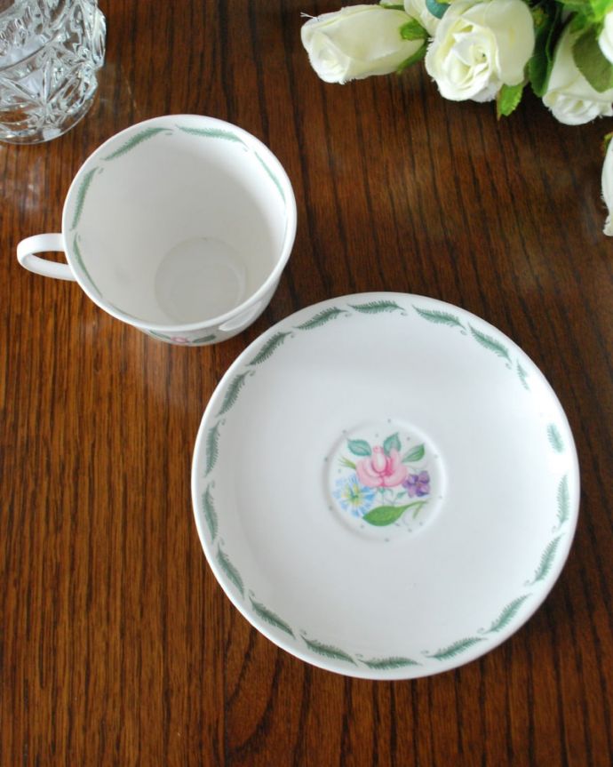 英国アンティークのおしゃれな食器