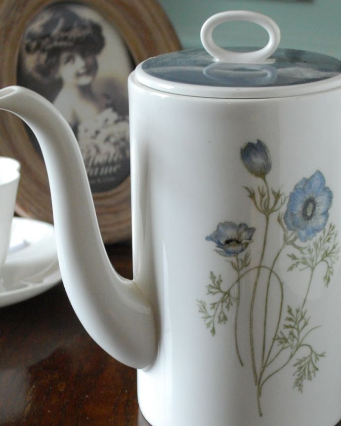 スージークーパー アンティーク雑貨 スージークーパーのグレンミストシリーズ、イギリスのアンティークポット 霧深い渓谷にひっそりと咲く花「グレンミスト」大人色のお花はスージークーパーがスコットランドやアイルランドの霧深い渓谷に咲くお花をイメージして描いたもの。(m-4159-z)