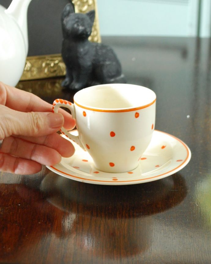 スージークーパー　アンティーク雑貨　スージークーパーデミタスカップ＆ソーサー　お茶の時間をもっと優雅に･･･眺めているだけじゃもったいないので、実用的に使って下さい。(m-4161-z)