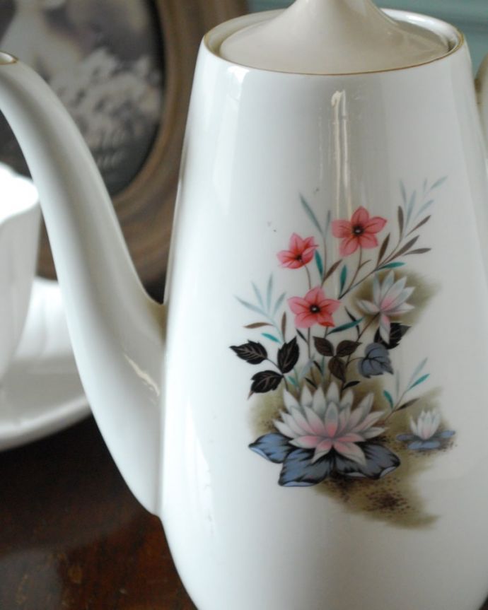 アンティーク 陶磁器の雑貨 アンティーク雑貨 アダレイ ポット お茶の時間に欠かせないティーポット紅茶を愛する英国のお茶の時間に欠かせない陶磁器のティーポット。(m-4166-z)