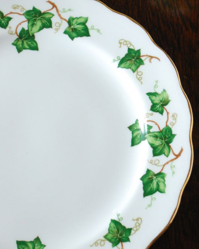 アンティーク 陶磁器の雑貨　アンティーク雑貨　コルクラフ　プレート大　Colcloughのアンティークプレート1890年にイギリスの陶器産業の里、ストーク・オン・トレントで誕生したコルクラフ。(m-4169-z)