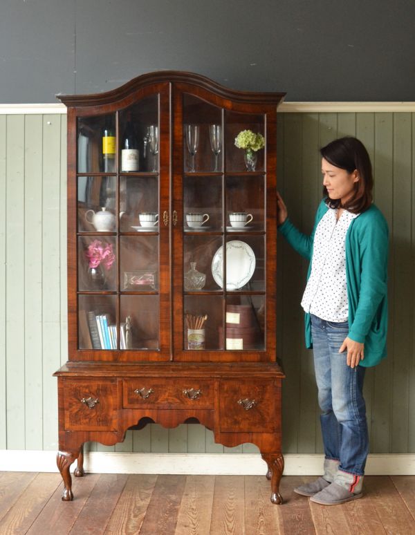 アンティークの収納家具、英国のガラスキャビネット（食器棚）(m-417-f