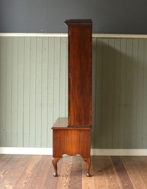 アンティークのキャビネット　アンティーク家具　アンティークの収納家具、英国のガラスキャビネット（食器棚）。しっかり作られているので安心してお使いください。(m-417-f)