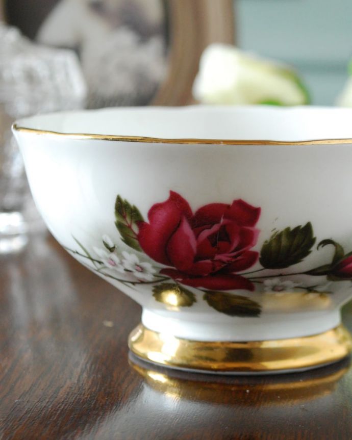 アンティーク 陶磁器の雑貨　アンティーク雑貨　BOWBELL シュガーポット　お茶の時間を華やかにしてくれるアンティークティータイムを楽しむための茶道具の一つシュガーボウル。(m-4185-z)