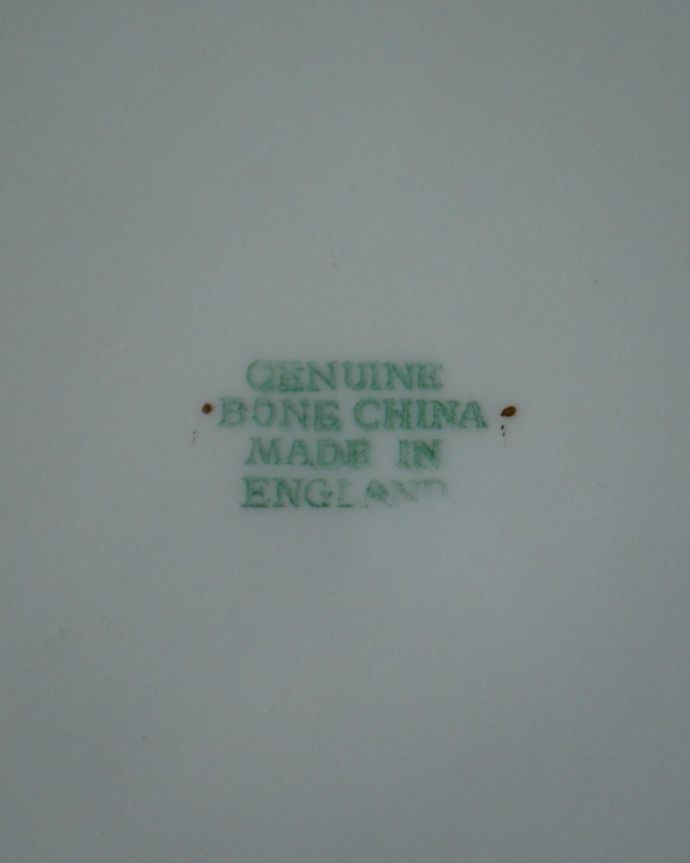 アンティーク 陶磁器の雑貨 アンティーク雑貨 プレート大 裏側には品質の証製造メーカー保証の意味がこもった窯印、ポーセリンマークがあります。(m-4198-z)