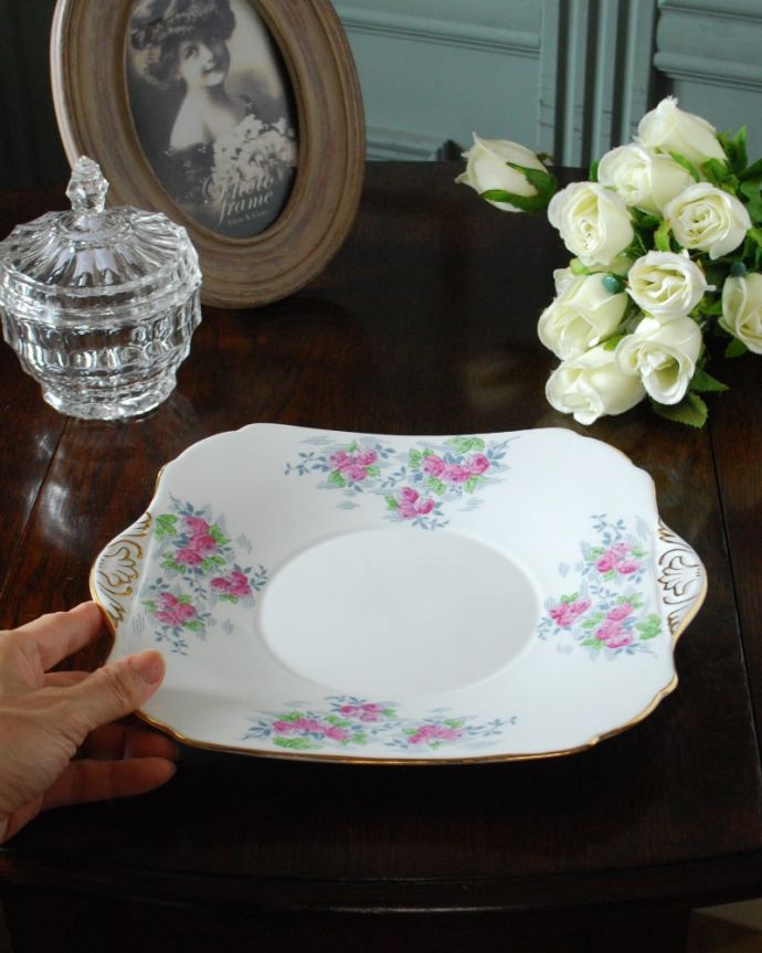 アンティーク 陶磁器の雑貨　アンティーク雑貨　CROSVENOR プレート大　現在も日常使いされるB＆Bプレートディナー皿代わりにも使える大きなサイズ。(m-4199-z)