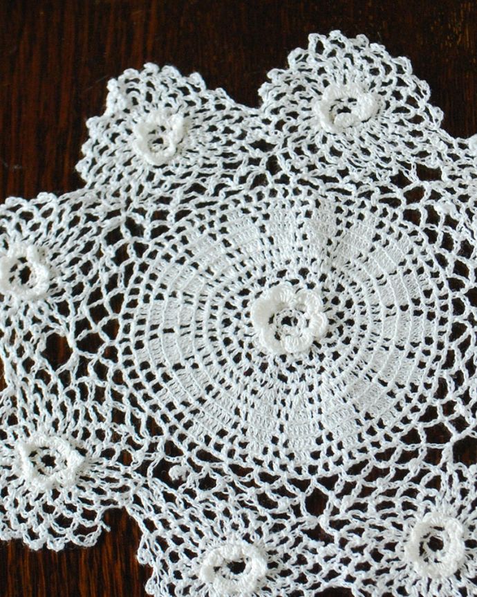 アンティーク 布製の雑貨　アンティーク雑貨　ハンドメイドドイリー　一枚一枚、大切に手作りされました。(m-4206-z)