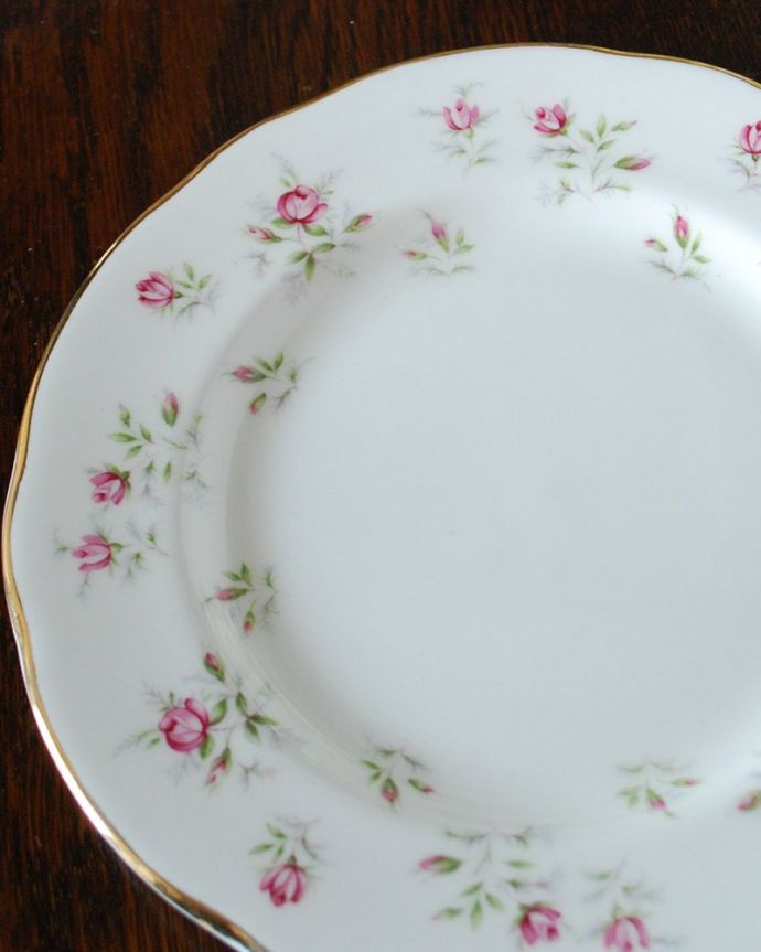 アンティーク 陶磁器の雑貨　アンティーク雑貨　ダッチェス プレート　一番使いやすいサイズのパンプレート食事の時、パンを乗せるために使われるプレートは、一番使いやすく実用的な大きさ。(m-4215-z)