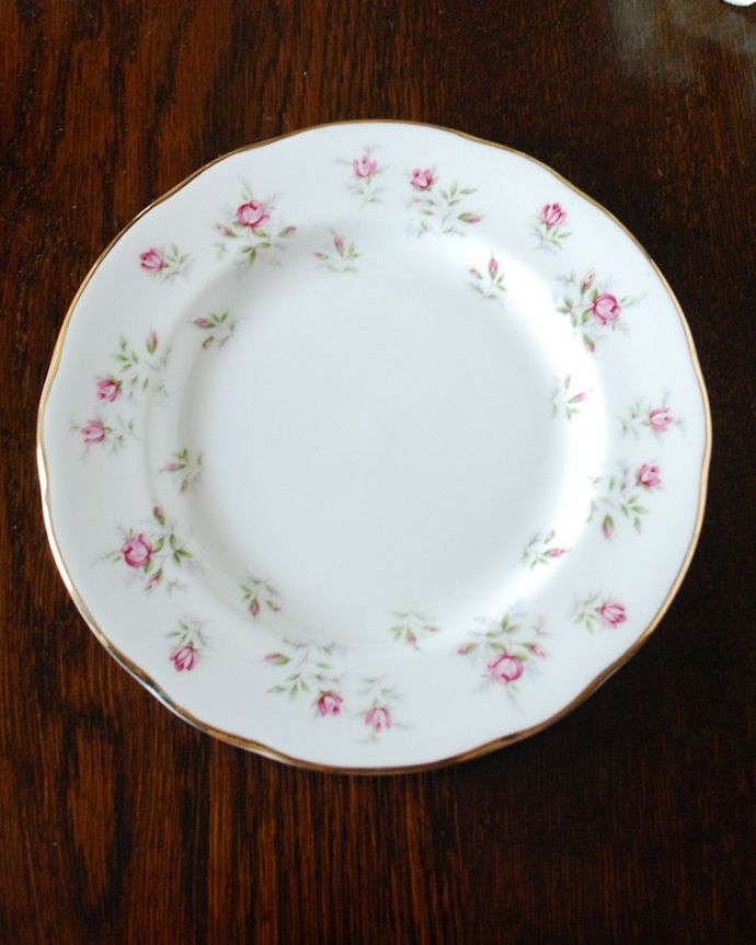 アンティーク 陶磁器の雑貨　アンティーク雑貨　ダッチェス プレート　上から見るとこんな感じです状態のいいものだけを選んでいますが、アンティークなのでキズや欠けがある場合があります。(m-4215-z)