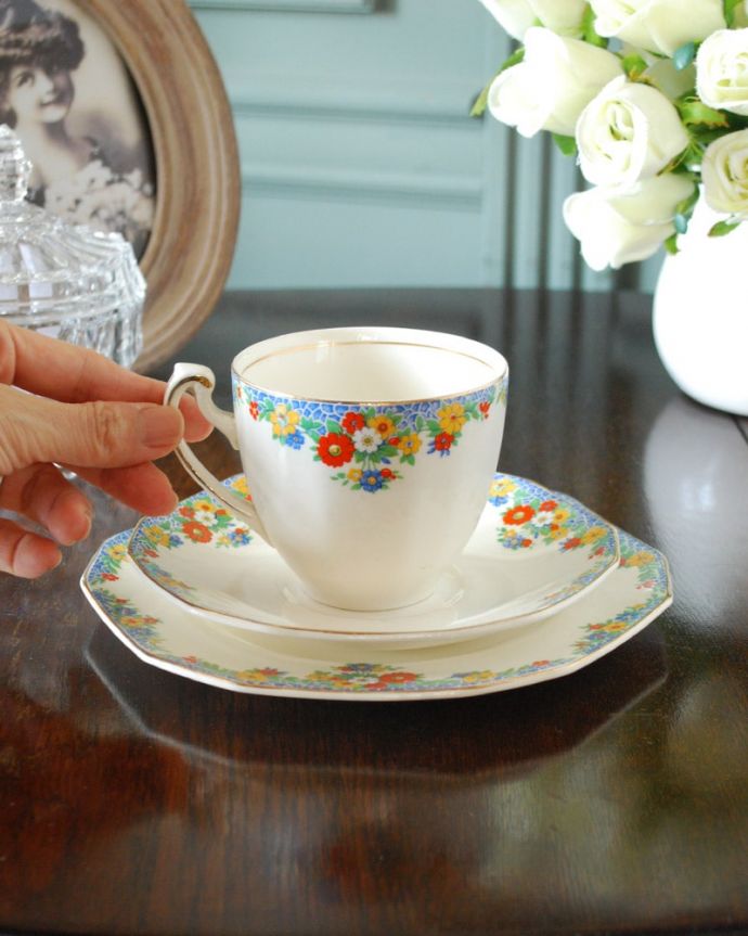 スージークーパー アンティーク雑貨 トリオ お茶の時間をもっと優雅に・・・眺めているだけじゃもったいないので、実用的に使って下さい。(m-4226-z)