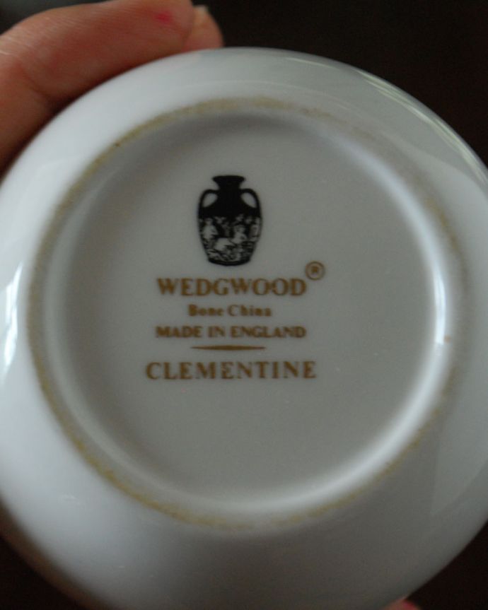 アンティーク 陶磁器の雑貨 アンティーク雑貨 ウェッジウッド WEDGWOOD クレメンタイン ぽってり可愛い一輪挿しの花瓶フラワーベース 裏側にポーセリンマーク製造メーカー保証の意味がこもった窯印、こんなポーセリンマークがあります。(m-4229-z)