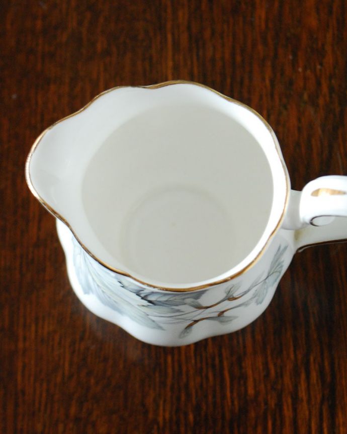 アンティーク 陶磁器の雑貨　アンティーク雑貨　ロイヤルアルバート　シルバーメープル　ミルクジャグ　上から見るとこんな感じです状態のいいものだけを選んでいますが、アンティークなのでキズや欠けがある場合があります。(m-4237-z)