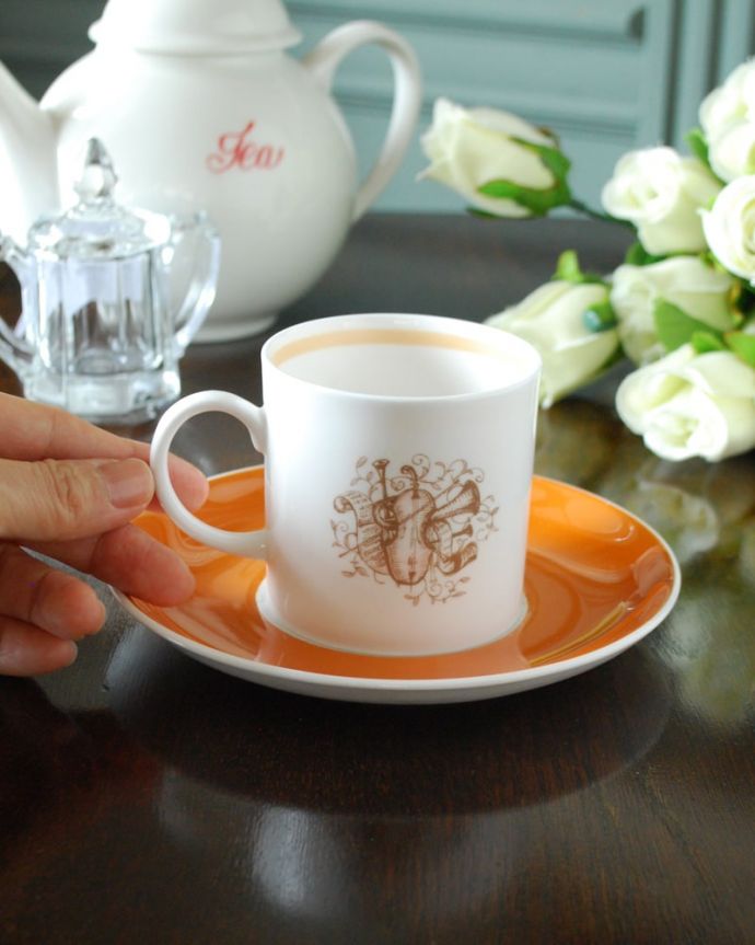 スージークーパーのカップ＆ソーサー