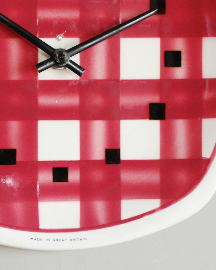 アンティーク雑貨　スミス掛け時計レッド　アンティークらしい独特のデザインアンティークなので多少のキズ・汚れがある場合があります。(m-4268-z)