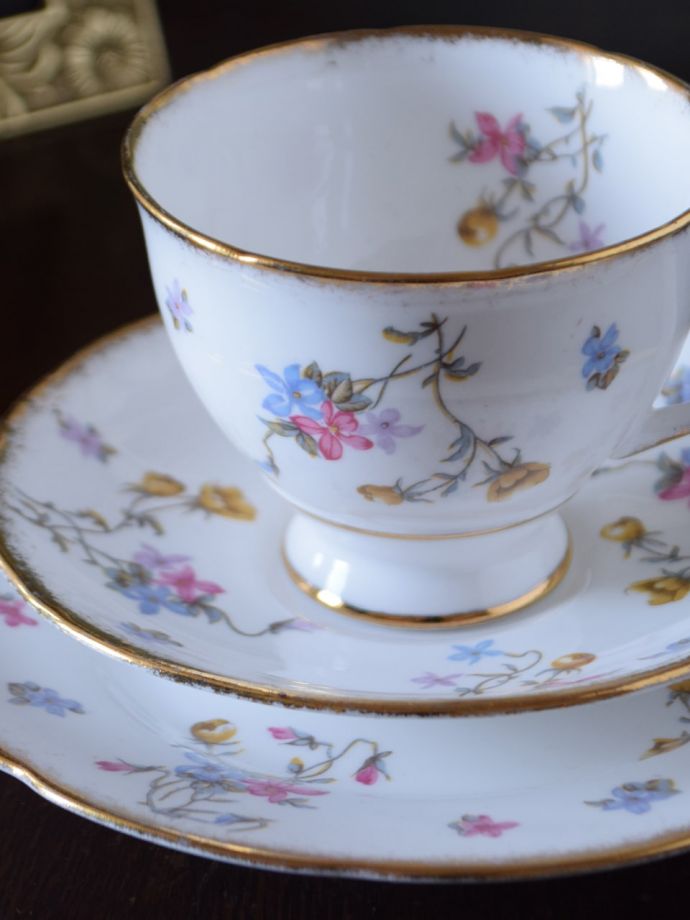 イギリスのアンティーク食器、ロイヤルスタッフォード窯のトリオ