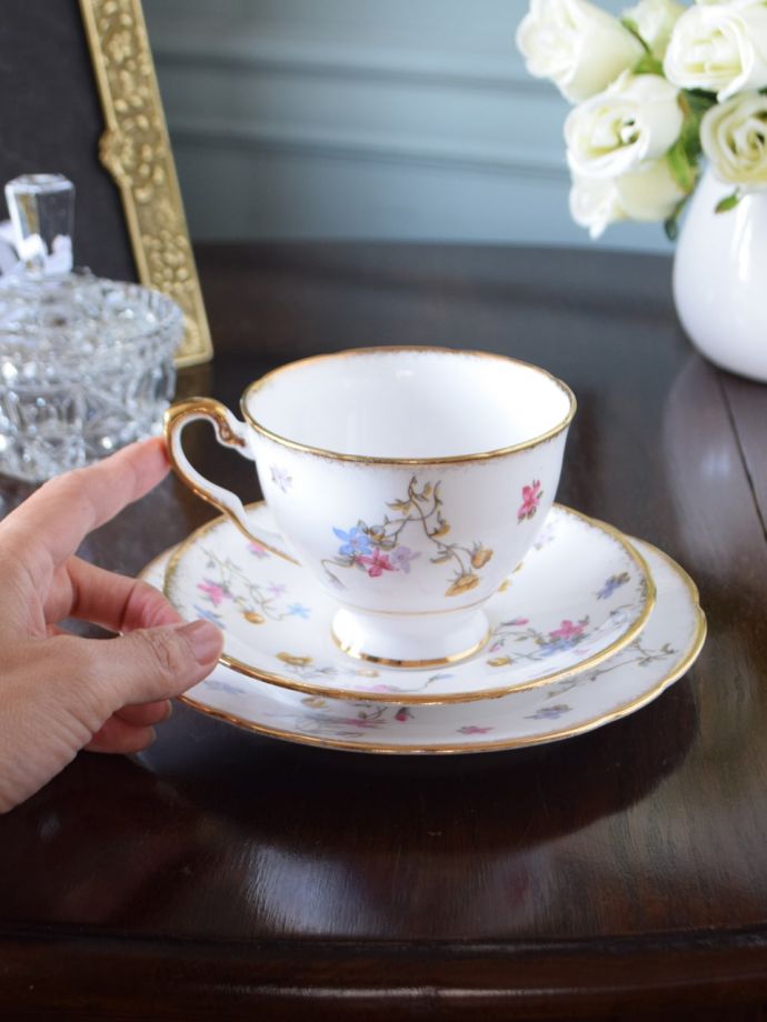 イギリスのアンティーク食器、ロイヤルスタッフォード窯のトリオ