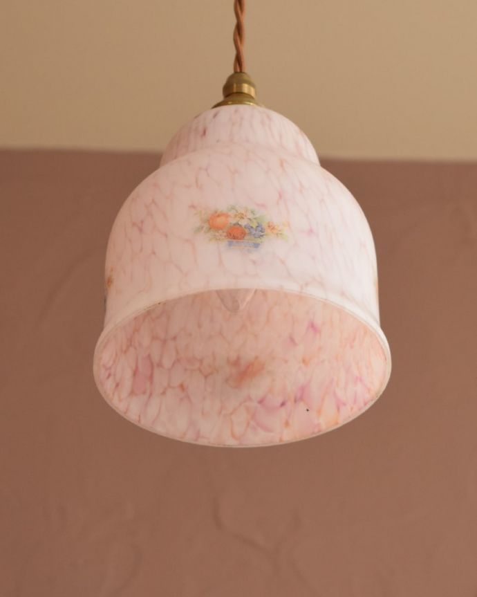 ペンダントライト　照明・ライティング　ガラスランプシェード　下から見上げると･･･実際に取り付けてカウンターやダイニングの下からのぞくとこんな感じです。(m-4272-z)