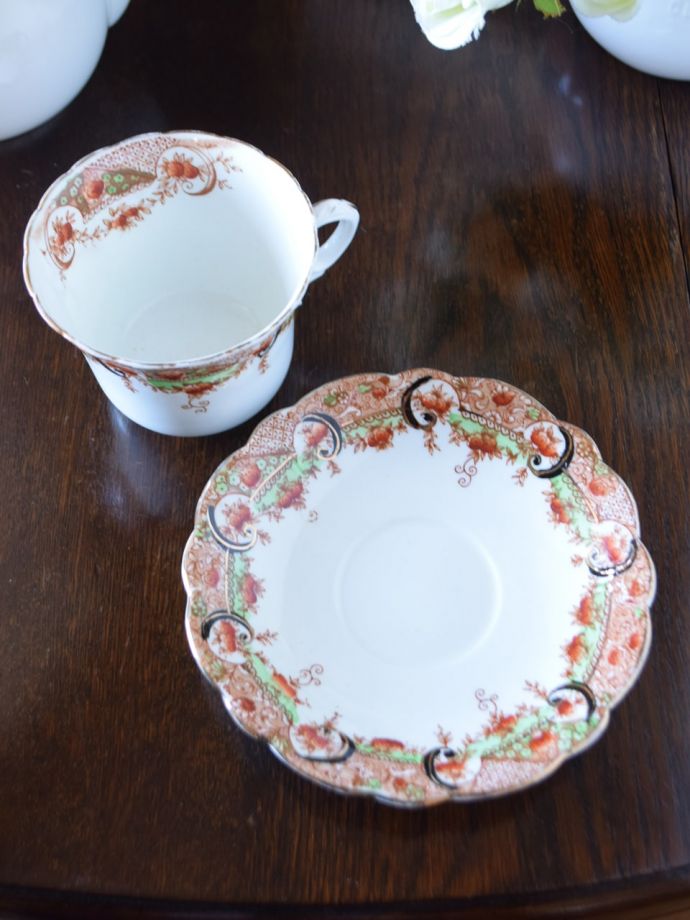 英国アンティークのおしゃれな食器