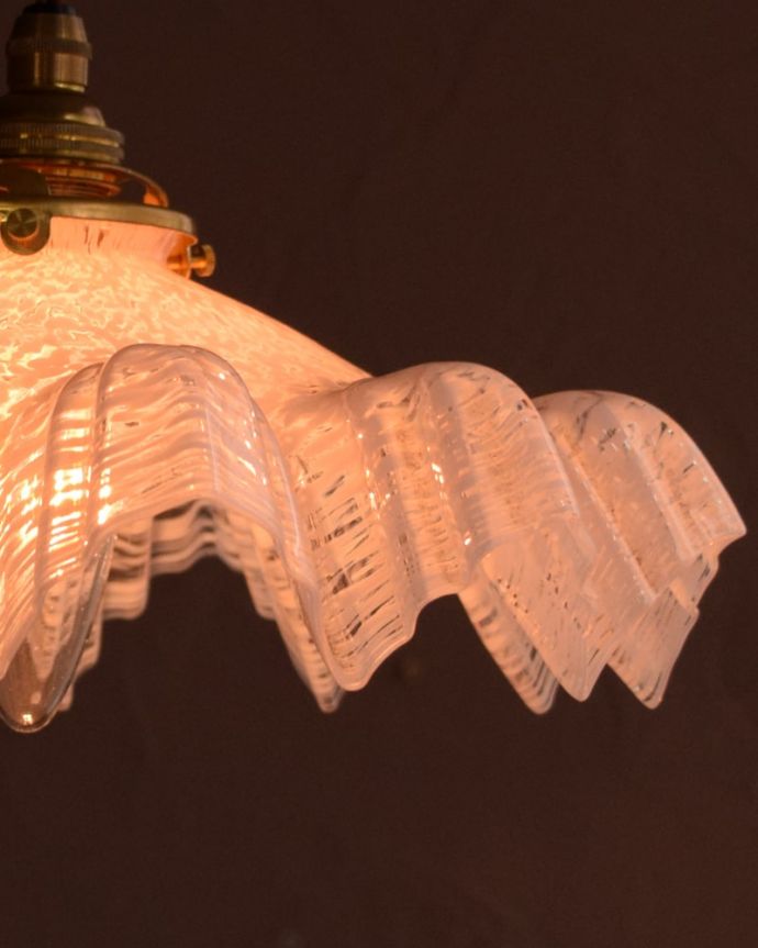 ペンダントライト　照明・ライティング　ガラスランプシェード　使えるものだけ選んできましたアンティークなのでキズや汚れ、カケなどは必ずありますが、使えると判断したものだけを吟味して選んできました。(m-4275-z)