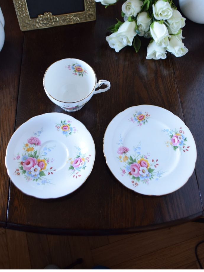 英国アンティークのおしゃれな食器