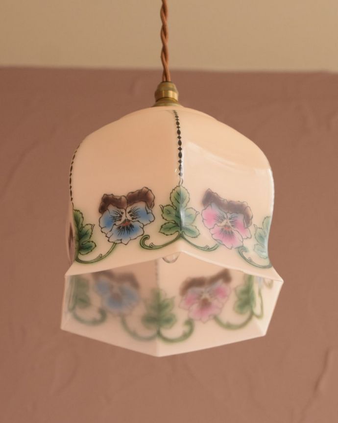 ペンダントライト　照明・ライティング　ガラスランプシェード　下から見上げると･･･実際に取り付けてカウンターやダイニングの下からのぞくとこんな感じです。(m-4282-z)