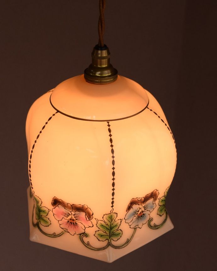 ペンダントライト　照明・ライティング　ガラスランプシェード　取り付け金具は日本仕様シェードはアンティークですが、取り付け金具は日本仕様の新しいものです。(m-4282-z)