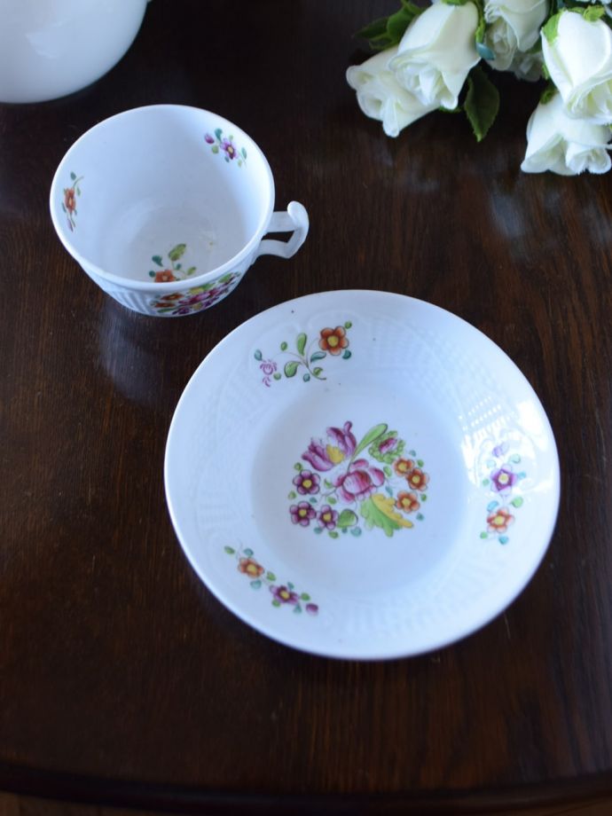 英国アンティークのおしゃれな食器