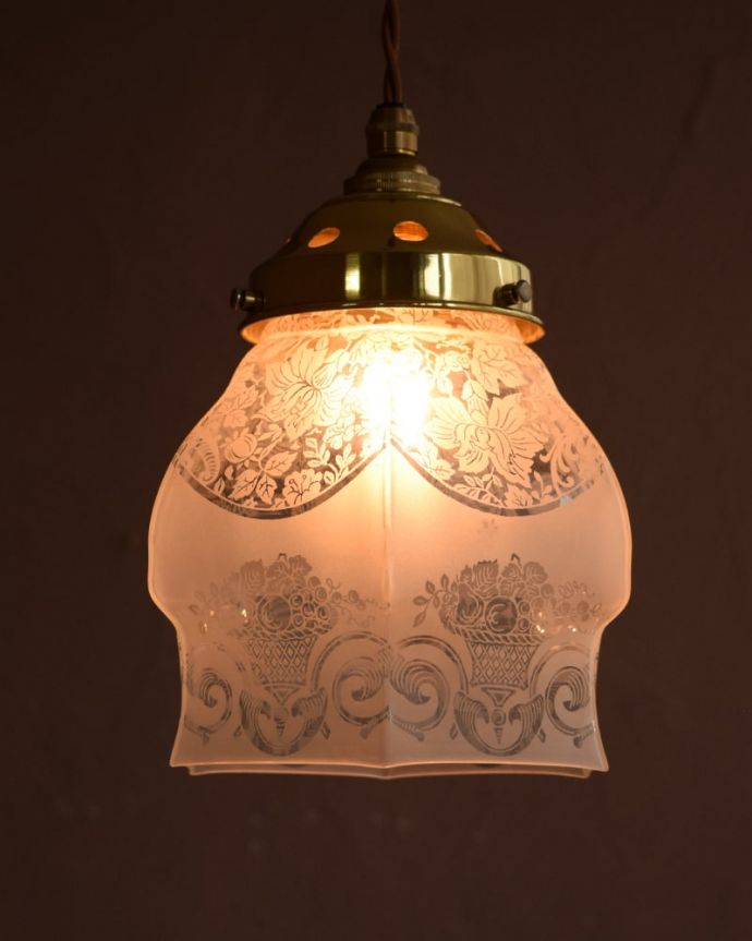 ペンダントライト　照明・ライティング　ガラスランプシェード　お部屋のアクセサリーに使って欲しいアンティーク照明器具の中で気軽に使いやすいペンダントライト。(m-4287-z)