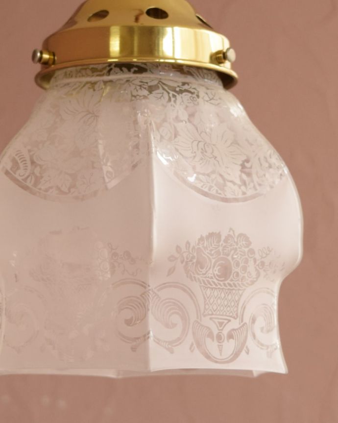 ペンダントライト　照明・ライティング　ガラスランプシェード　アンティークらしいデザインこだわりたい方におススメのアンティークのシェード。(m-4287-z)