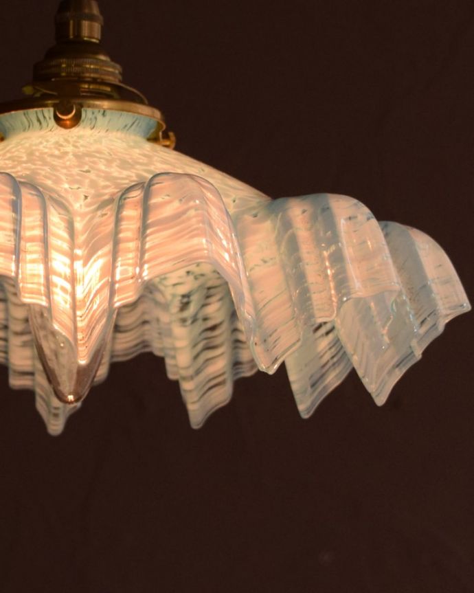 ペンダントライト　照明・ライティング　ガラスランプシェード　使えるものだけ選んできましたアンティークなのでキズや汚れ、カケなどは必ずありますが、使えると判断したものだけを吟味して選んできました。(m-4298-z)