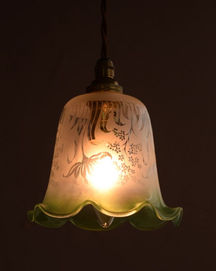 ペンダントライト　照明・ライティング　ガラスランプシェード　お部屋のアクセサリーに使って欲しいアンティーク照明器具の中で気軽に使いやすいペンダントライト。(m-4299-z)