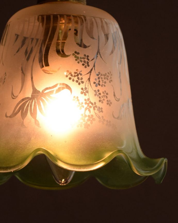 ペンダントライト　照明・ライティング　ガラスランプシェード　使えるものだけ選んできましたアンティークなのでキズや汚れ、カケなどは必ずありますが、使えると判断したものだけを吟味して選んできました。(m-4299-z)