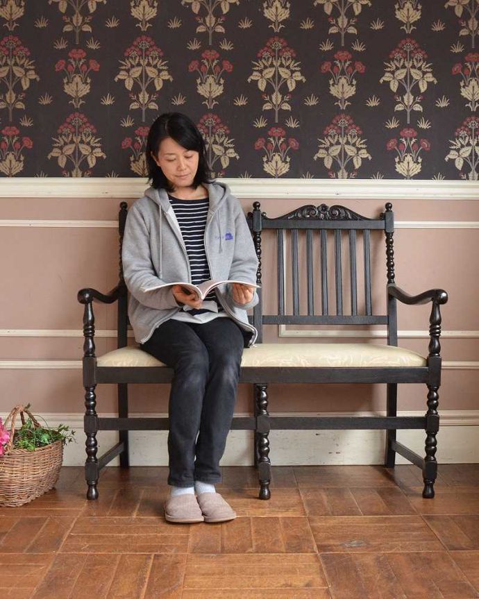 セティ・ソファ・ベンチ　アンティーク チェア　ジャコビアン様式がカッコイイ、オーク材のアンティークセティ（ソファベンチ）。ここに座るだけで貴婦人気分17世紀頃に誕生した肘掛けと背もたれが付いた椅子セティは、2人以上で座れるソファの前身になった椅子。(m-430-c)