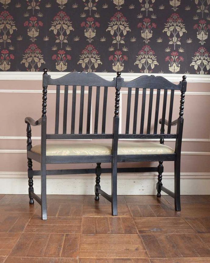 セティ・ソファ・ベンチ　アンティーク チェア　ジャコビアン様式がカッコイイ、オーク材のアンティークセティ（ソファベンチ）。後ろから見ても完璧な美しさもちろん、後ろ姿も優雅で美しいんです。(m-430-c)