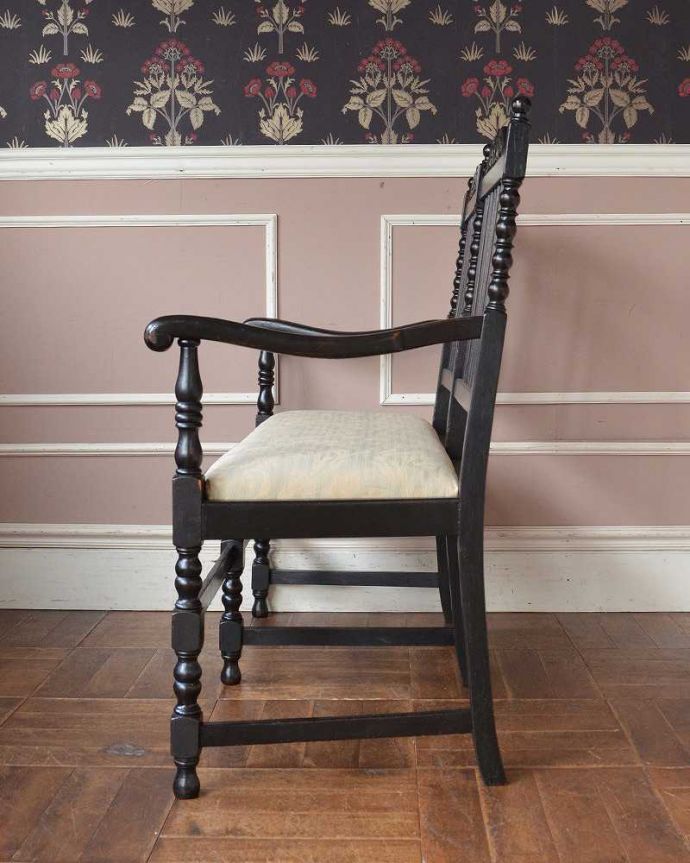 セティ・ソファ・ベンチ　アンティーク チェア　ジャコビアン様式がカッコイイ、オーク材のアンティークセティ（ソファベンチ）。気品の感じられる横顔横から見ても優雅さは同じ。(m-430-c)