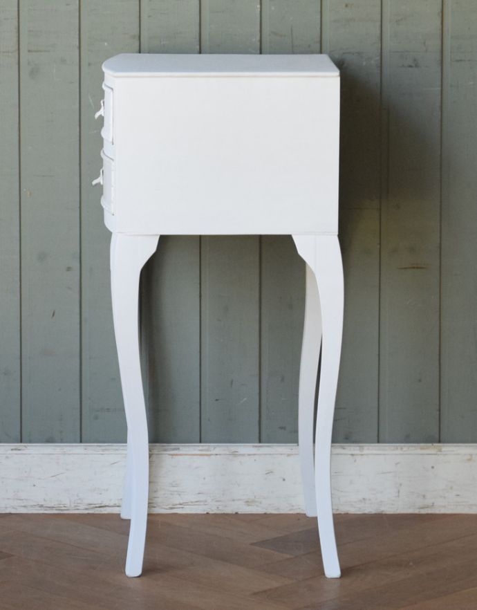 アンティークのチェスト アンティーク家具 アンティークペイント家具、フランスの美しいサイドチェスト。サイドから見ても美しいデザイン。(m-432-f-1)