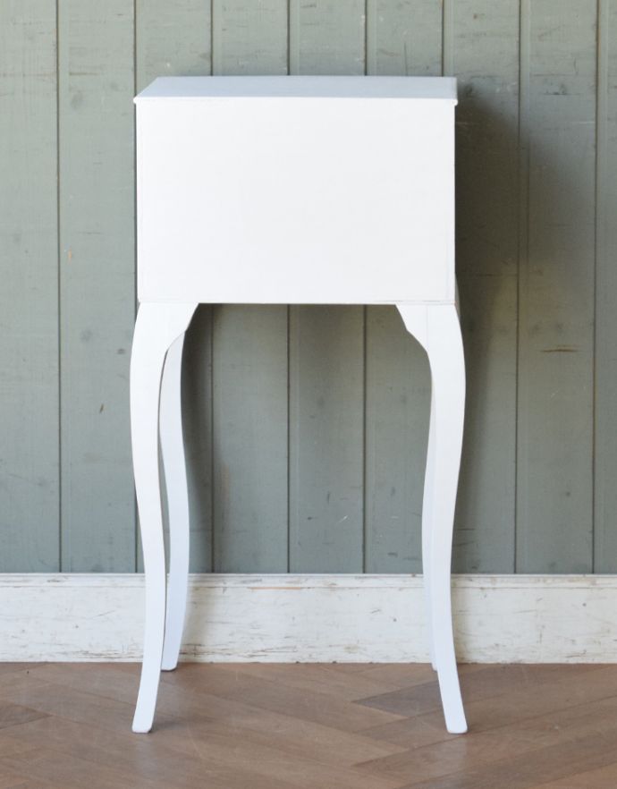 アンティークのチェスト アンティーク家具 アンティークペイント家具、フランスの美しいサイドチェスト。専門の職人によってお直ししていますが、アンティークは新品ではありません。(m-432-f-1)