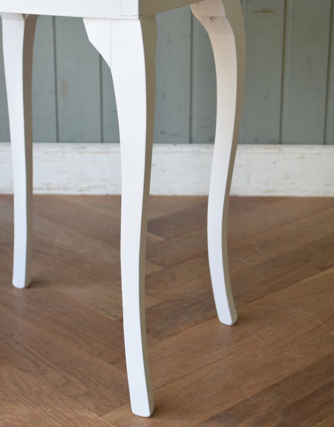 アンティークのチェスト アンティーク家具 アンティークペイント家具、フランスの美しいサイドチェスト。スラリと伸びた美しい脚です。(m-432-f-1)