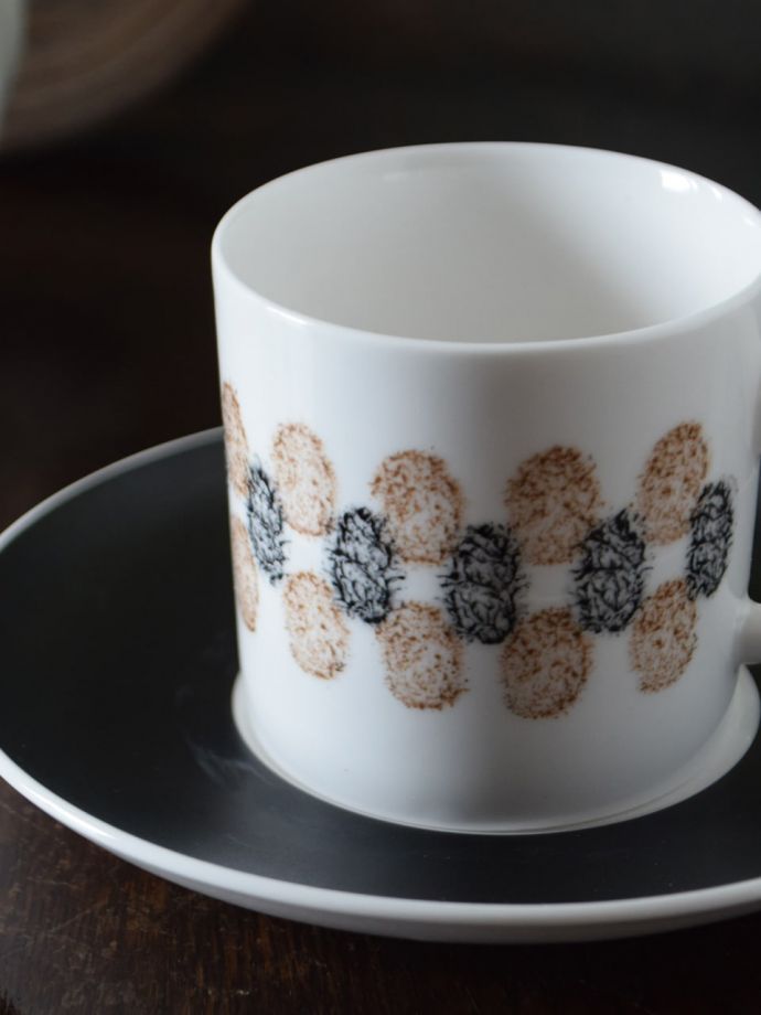 スージークーパーのカップ&ソーサー