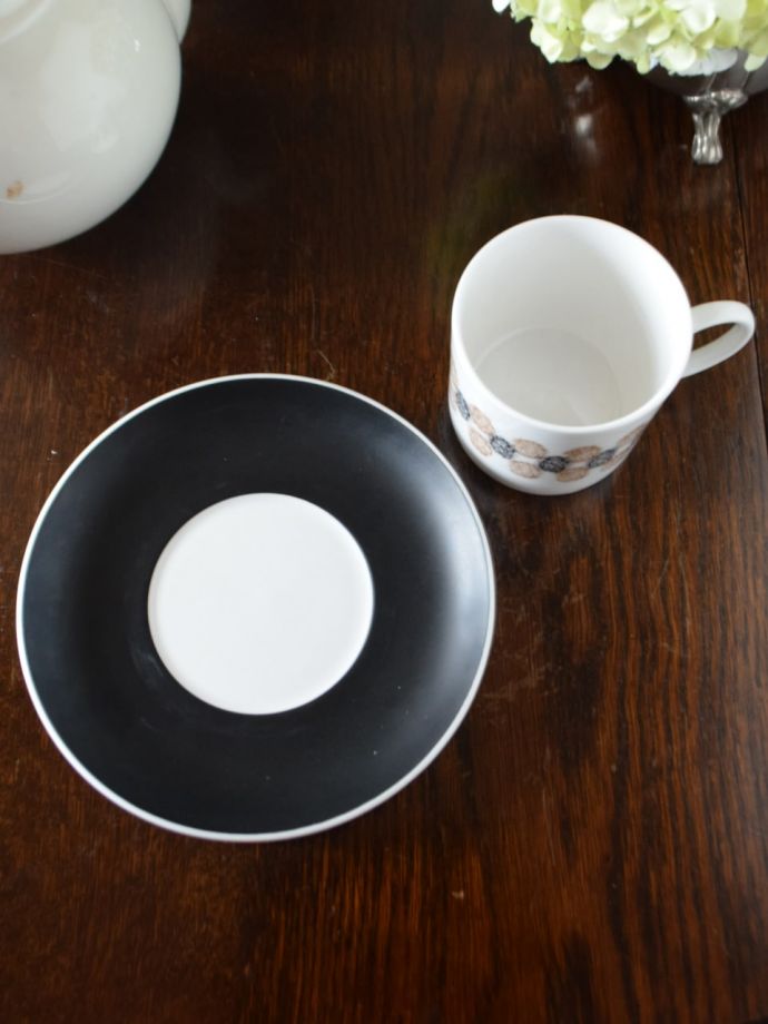 英国アンティークのおしゃれな食器